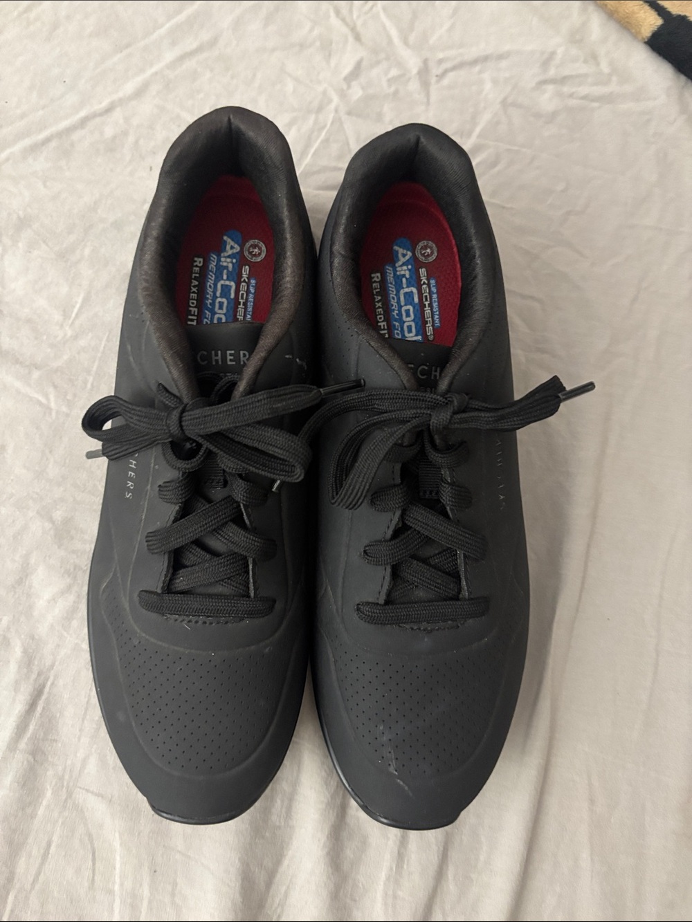 NWOT WOMENS SKECHERS Slip resistant work shoes. Size 10.